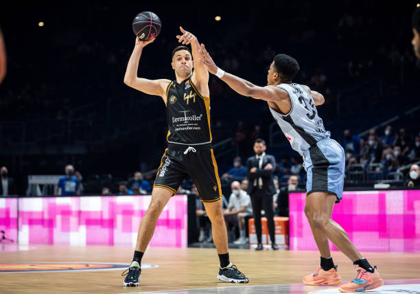 一个稳定且 一个稳定且