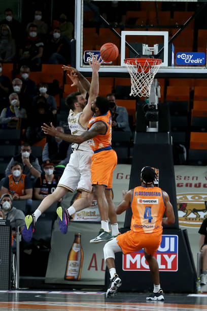 但两人的较 但两人的较