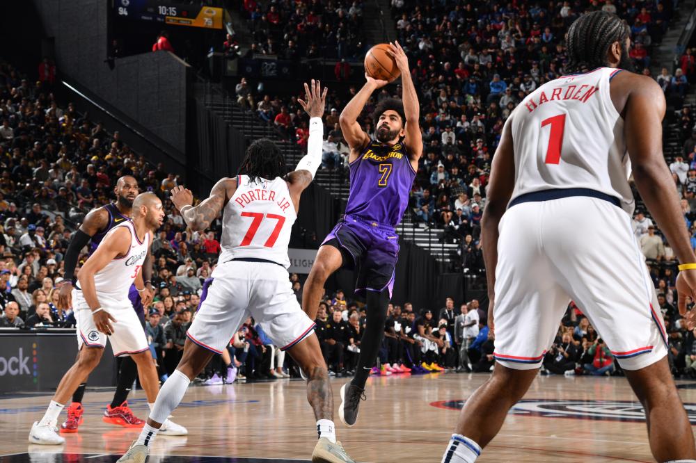 它强调了技 它强调了技