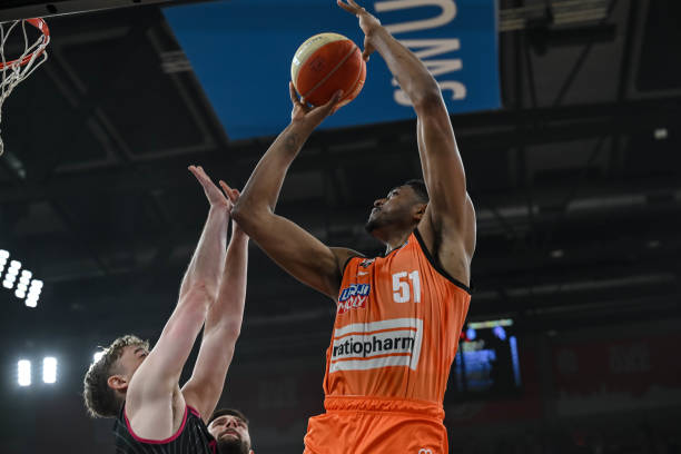 际赛事中屡 际赛事中屡